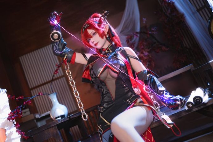 Hazelnut_榛子《鸣潮》吟霖COS：考究服饰细节与温润从容的角色神韵