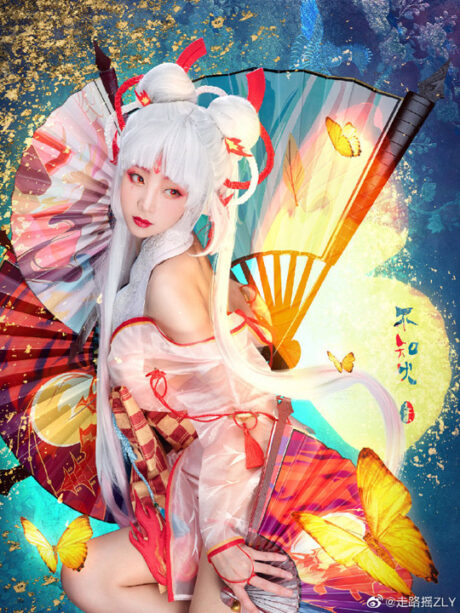 走路摇ZLY带来《阴阳师》不知火COS，白发轻纱重现离岛歌姬风姿