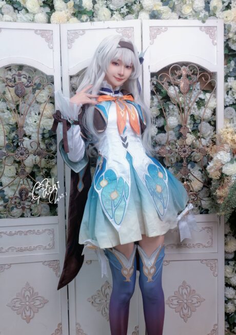 Machi馬吉COS《崩坏:星穹铁道》流萤:银发造型还原少女温柔与锋芒