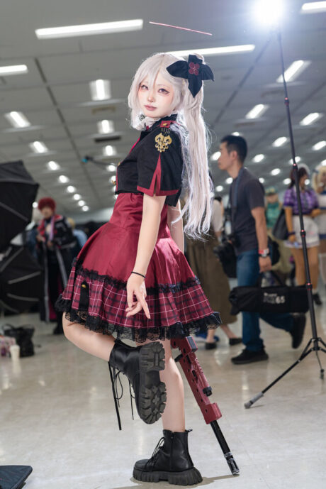 SekaiEruka蔚蓝档案浅黄睦月COS:暗光摄影下的小恶魔气场还原