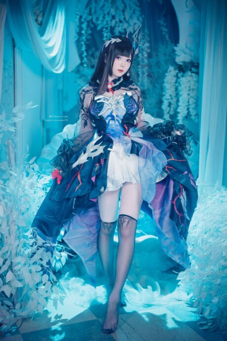 还原星穹铁道海瑟音：霜月shimo cosplay展现深海人形的清冷姿态