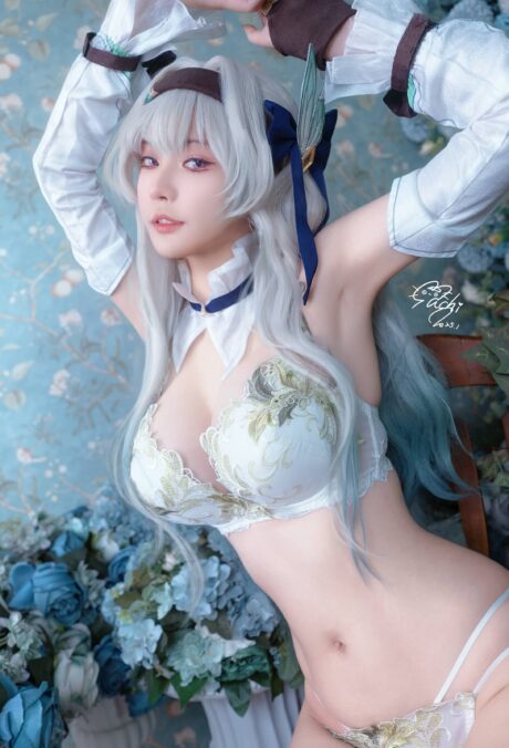Machi馬吉COS《崩坏:星穹铁道》流萤:银发造型还原少女温柔与锋芒