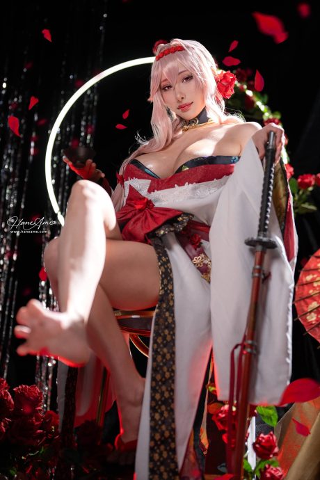 COS雨波_HaneAme带来《胜利女神：妮姬》红莲COS，和风战袍执剑亮相