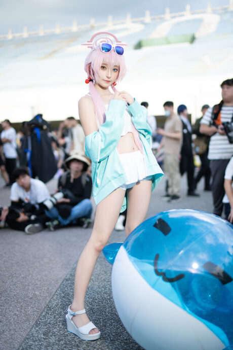 Turq_KJ亮相FF45漫展，夏日泳装COS还原蔚蓝档案小鸟游星野