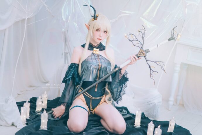 霜月shimo cosplay明日方舟闪灵：黑裙长杖烛光下的萨卡兹医者