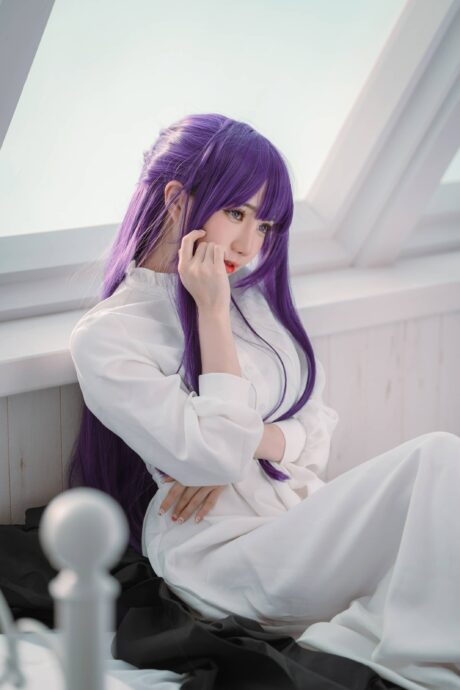 《葬送的芙莉莲》菲伦COS:sallydorasnow写真还原沉静魔法使