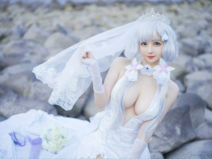 叉子宝宝cosplay光辉修女造型，细节还原碧蓝航线圣洁端庄气质