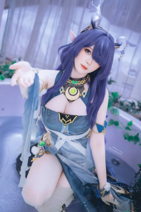 霜月shimo cosplay原神菈乌玛：苍林圣女的冷调月影与清冷质感