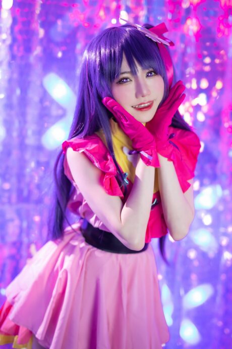 sallydorasnow写真还原《我推的孩子》星野爱,舞台打歌服演绎甜美偶像