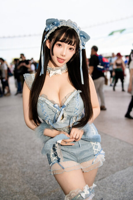 佞佞Ning亮相PF42漫展现场,灵动猫娘COS造型尽显小恶魔魅力
