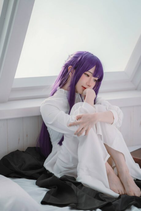 《葬送的芙莉莲》菲伦COS:sallydorasnow写真还原沉静魔法使