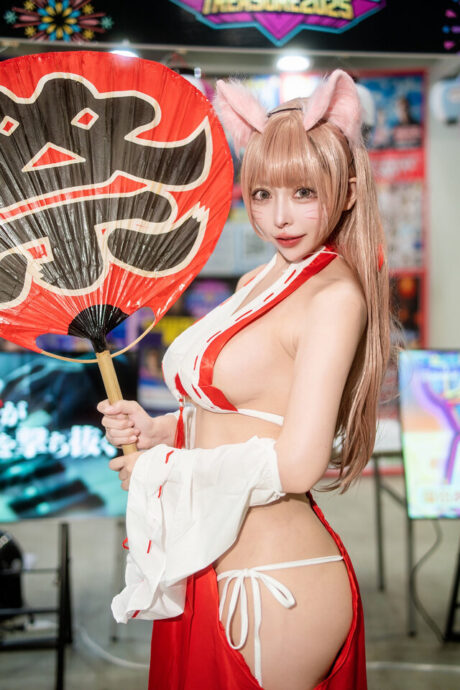 加贺美麻糬狐狸巫女造型亮相Comiket 106，和风灵气与妖异气质并存