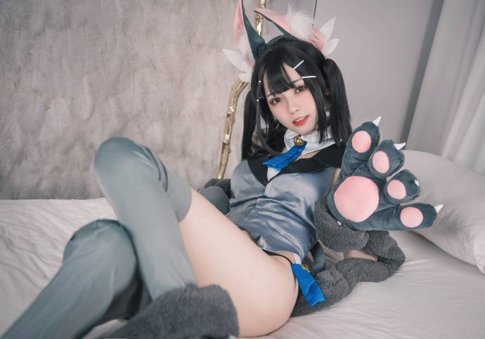 从美游猫耳到漏背女仆，你的负卿cos作品展现灵动身形与多变风格