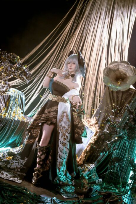 明日方舟星之迟迟Cosplay:利落造型还原霍尔海雅清冷特工气质