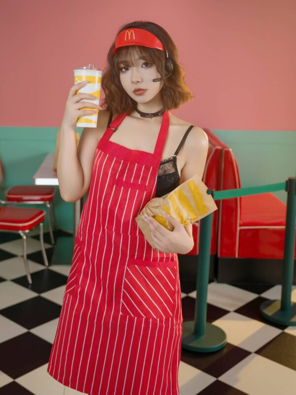 yuuhui玉汇作品：麦当劳女服务员制服写真，还原复古快餐店元气日常