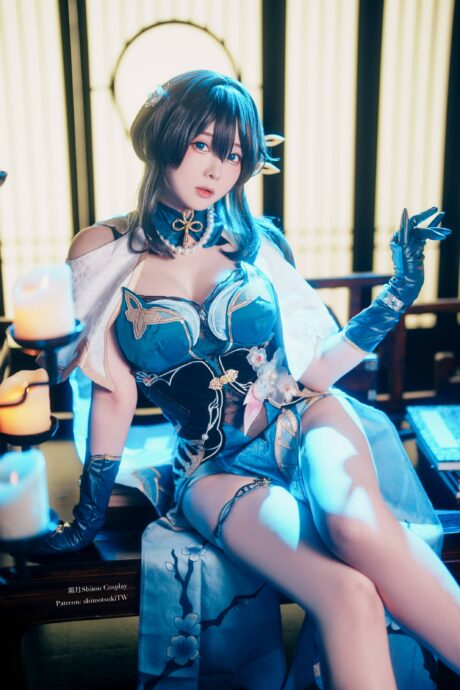 霜月shimo cosplay《星穹铁道》阮·梅，烛光书案间展现温婉学者气质