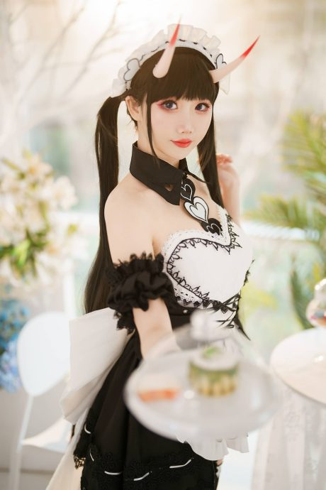 面饼仙儿女仆装还原碧蓝航线能代：冷峻双马尾与恶魔角的反差魅力