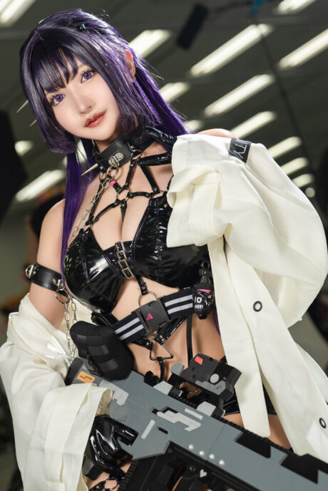 米娅Mia亮相NICONICO超会议 COS《胜利女神：妮姬》米哈拉冷峻造型