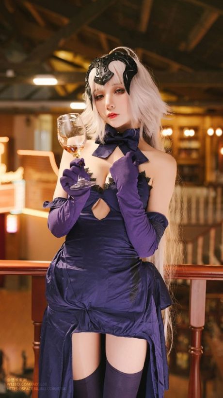 大夫_Photography《FGO》贞德礼服COS:修身紫裙尽显宴会高贵与从容
