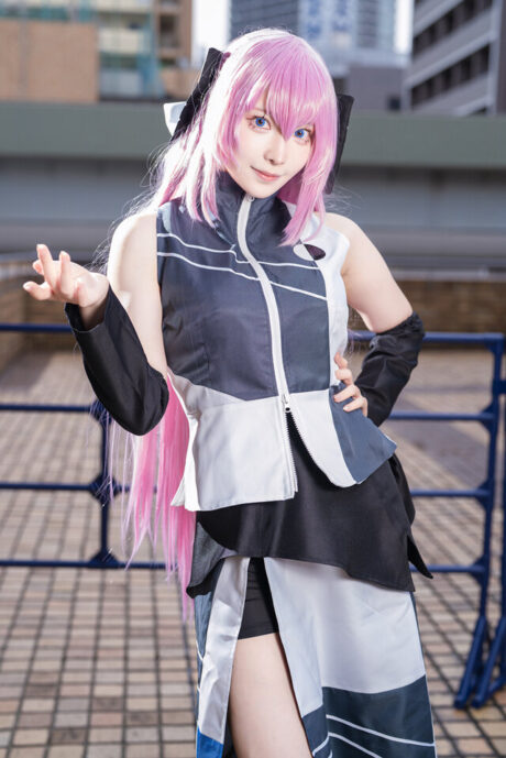 天川清香池袋活动COS巡音流歌,黑金演出服展现优雅御姐气质