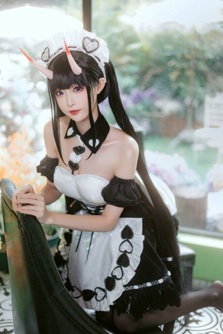 小南宫出镜碧蓝航线能代女仆COS,黑白裙摆与午后茶席的温柔日常
