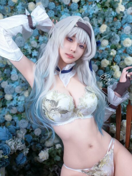 Machi馬吉COS《崩坏:星穹铁道》流萤:银发造型还原少女温柔与锋芒