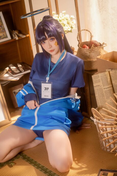 星之迟迟COS优香体操服图集：还原蔚蓝档案千禧年会计的清爽日常