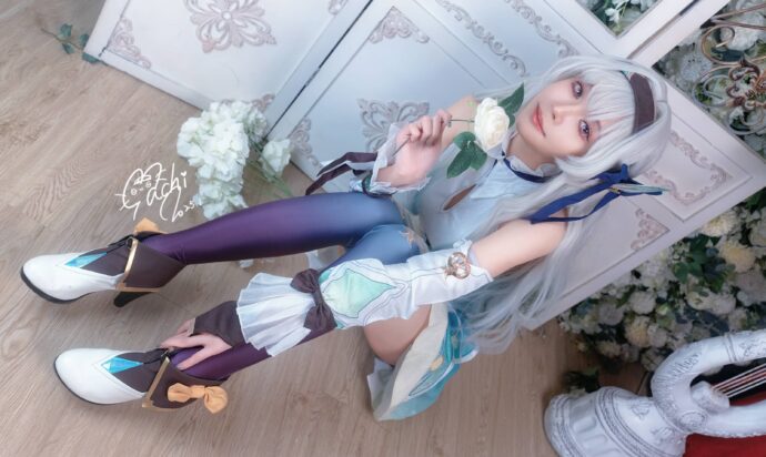 Machi馬吉COS《崩坏：星穹铁道》流萤：银发造型还原少女温柔与锋芒