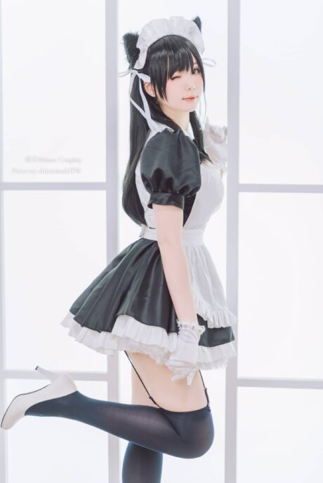 霜月shimo女仆爱宕COS：柔和光影还原碧蓝航线重巡舰娘优雅气质