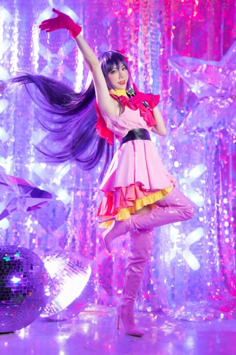 sallydorasnow写真还原《我推的孩子》星野爱,舞台打歌服演绎甜美偶像