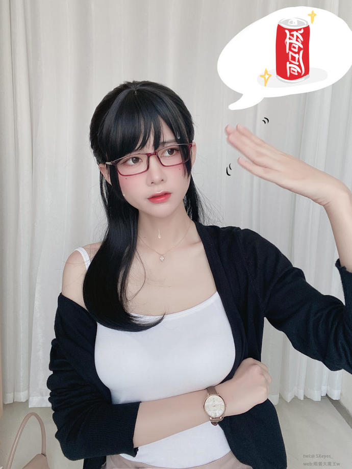 眼酱大魔王相关介绍:个人风格解析,《想喝可乐》写真的紫色复古质感
