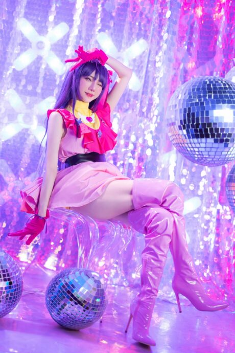sallydorasnow写真还原《我推的孩子》星野爱,舞台打歌服演绎甜美偶像