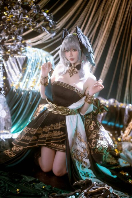 明日方舟星之迟迟Cosplay:利落造型还原霍尔海雅清冷特工气质