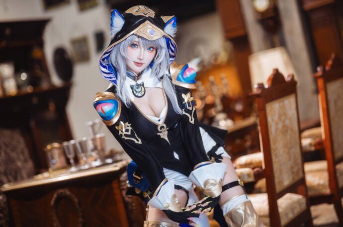 瓜希酱COS星穹铁道赛飞儿，猫耳兜帽配黑金装束演绎神秘飞贼