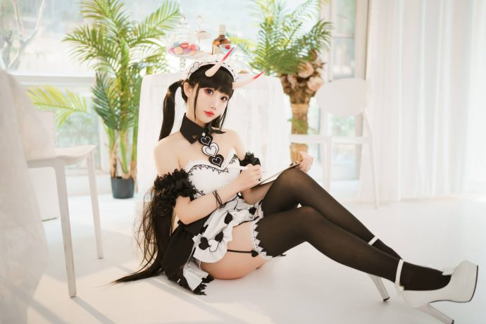 面饼仙儿女仆装还原碧蓝航线能代：冷峻双马尾与恶魔角的反差魅力