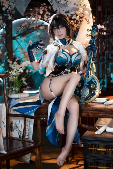 水淼aqua的cosplay写真作品:演绎星穹铁道阮·梅,尽显生命学者的清冷温雅