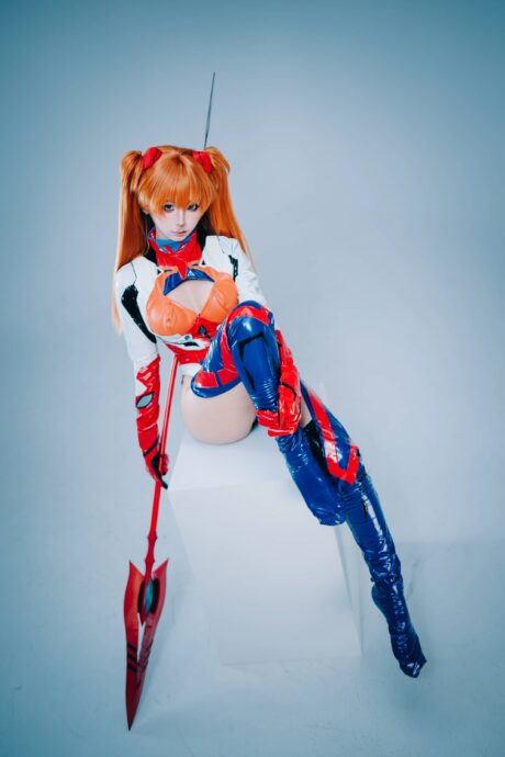 蠢沫沫cosplay写真图片:还原新世纪福音战士明日香红色战斗服造型