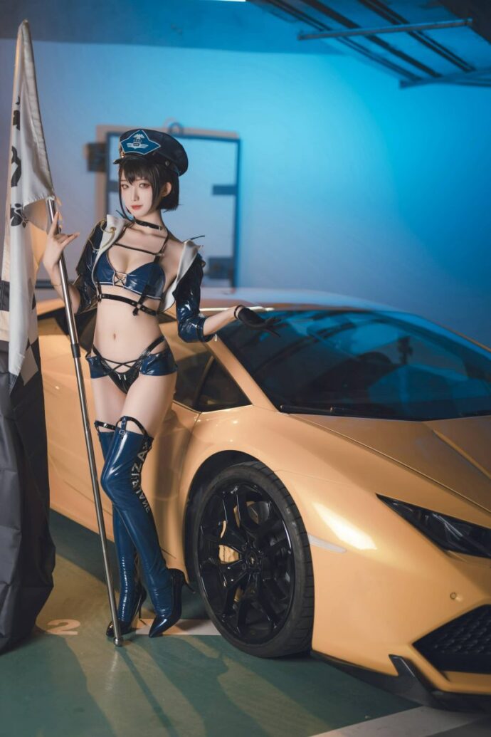 封疆疆v还原碧蓝航线巴尔的摩赛车女郎,利落短发展现飒爽赛道气场