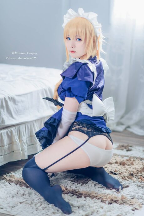 霜月shimo cosplay还原FGO圣女贞德,蓝白裙装勾勒温婉气质