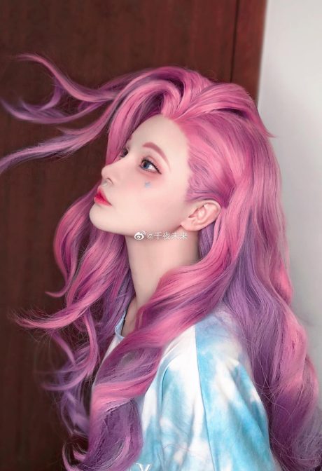 千夜未来萨勒芬妮cosplay还原英雄联盟星籁歌姬，华丽舞台造型甜美灵动