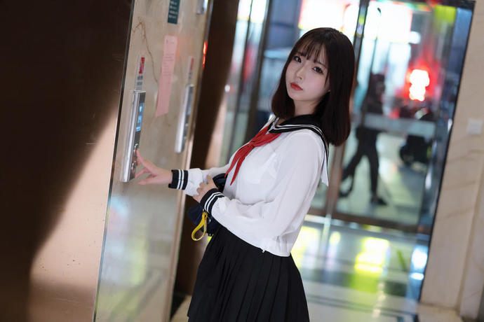 yuuhui玉汇写真《约会我的女学生》，从清纯JK到更衣室的反差魅力