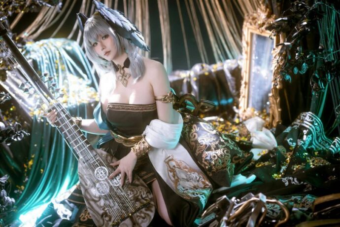 明日方舟星之迟迟Cosplay：利落造型还原霍尔海雅清冷特工气质
