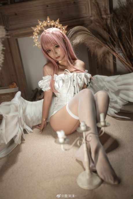 蠢沫沫cos天使安琪儿写真图集：粉发白翼还原圣洁俏皮少女感