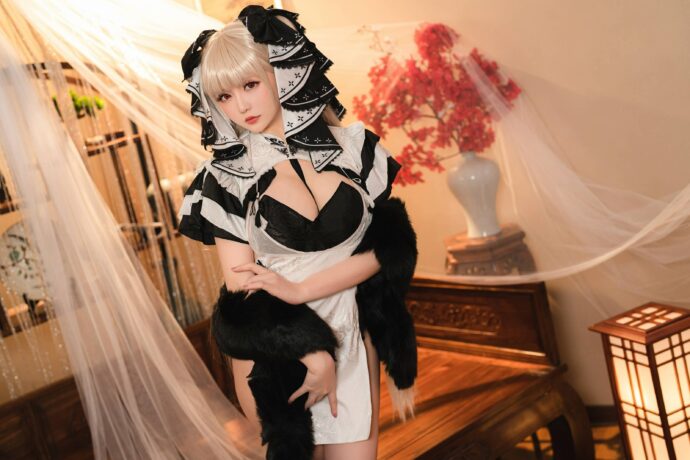 碧蓝航线星之迟迟可畏旗袍COS写真：黑白暗纹剪裁演绎皇家舰娘优雅韵味