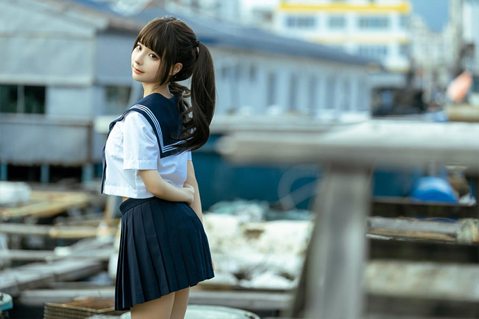 蠢沫沫海风作品欣赏:水手服漫步海边码头的清爽外景写真