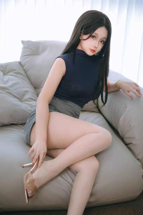 日奈娇原创COS《嫂子》:居家沙发上的慵懒知性造型写真