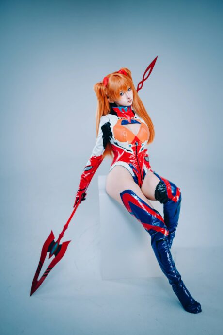 蠢沫沫cosplay写真图片:还原新世纪福音战士明日香红色战斗服造型