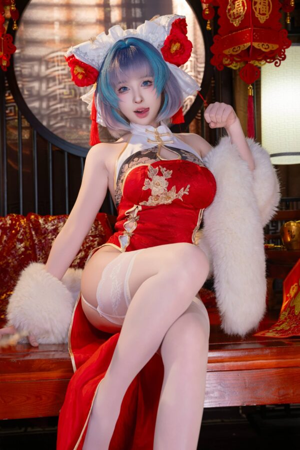 清水由乃新春cos碧蓝航线柴郡,红金改良旗袍演绎灵动猫系少女