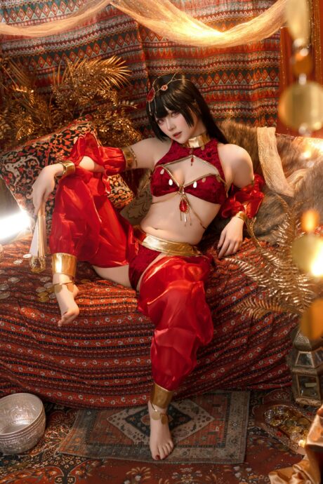 屿鱼Yukako碧蓝航线大凤COS：红金舞娘华服与航母女王气场