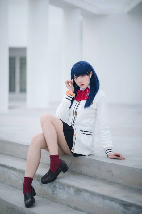 瓜希酱 cos 宝多六花，经典开衫制服还原《SSSS.GRIDMAN》校园日常